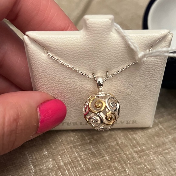 Solvar Swirl Pendent - Picture 4 of 9